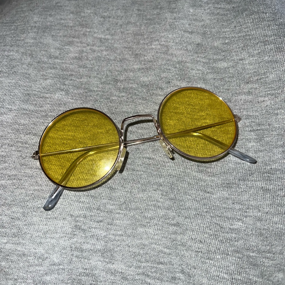 Yellow circle sunglasses